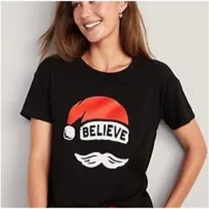 NWT Women M Old Navy Match The Fam Holiday 'Believe' Santa Hat Graphic Tee Black